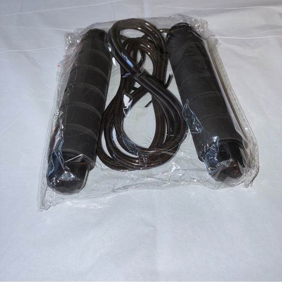 Black Grip Jump Rope - Smooth Training Cable - Picture 3 of 3